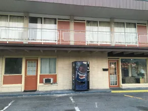 Breezwood Motel - Indgang
