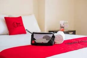 RedDoorz @ Ruko ITC Roxy Mas - Room