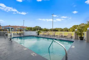 SPOT X Hotel Tampa - Wesley Chapel by The Red Collection - Piscine