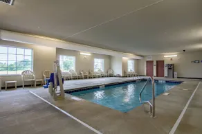 Cobblestone Hotel & Suites - Orrville - Piscina