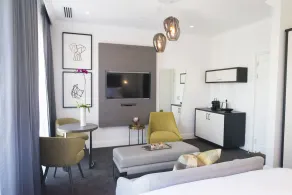 Queen Victoria Hotel by NEWMARK - Room
