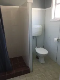 Clarence Head Caravan Park - Bathroom