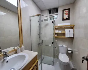 Camphor Hotel - Badezimmer