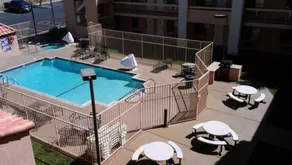 Motel 6 Barstow, CA - Lenwood Road - Piscine