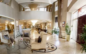 Sapphire Inn Hotel - Entrada interior