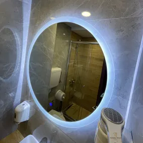 Hotel Holiday - Bathroom