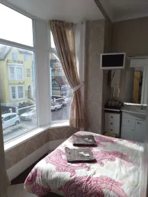 MyRoomz Seaview Hotel - Rom