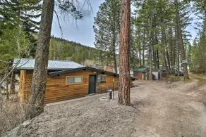 Flathead Lake Waterfront Cabin w/ Dock & Kayaks - Innenbereich