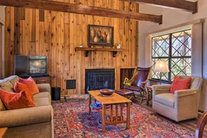Furnished Deck + Mtn Views: Burnsville Cabin! - Interiör