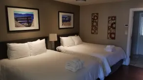 Gondola Lodge with Free Beach Voucher - Zimmer