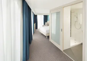 Hampton by Hilton London Excel - Room