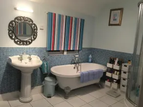 Hazelwick - Bathroom