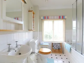 The Mews Cottage - Baño