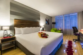 La Quinta by Wyndham Medellin - Room
