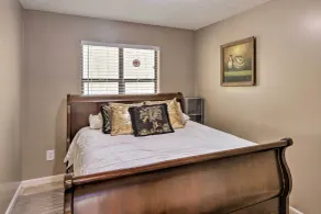 Douglasville Retreat w/ Deck, Dogs Welcome! - Chambre