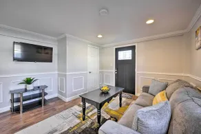 Bay Shore Vacation Rental ~ 7 Mi to the Beach - Interior
