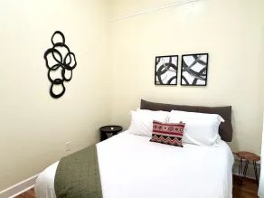 GORGEOUS 3 BEDROOM IN DOWNTOWN  - Zimmer