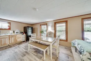 Lakefront Retreat w/ Patio in Fort Towson! - Interiör
