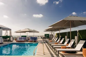 Montrose at Beverly Hills - Piscina