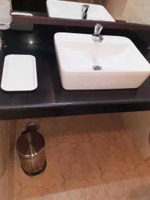 Citi Luxe Hotel - Bathroom