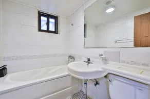 Picasso Motel - Bathroom