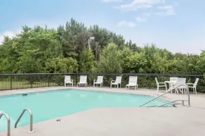 Days Inn by Wyndham Selma - Piscine