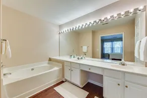 Charlotte Townhome w/ Deck: 18 Mi to Downtown! - Innenbereich