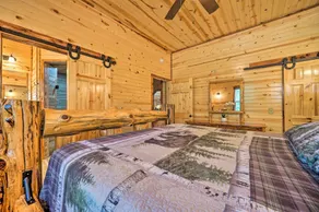 Talihina Retreat w/ Kiamichi River Access! - Room
