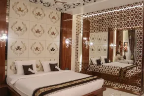 Hotel Rajahamsa - Room