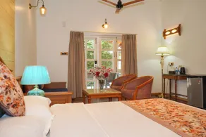 Neelesh Inn - Luxury Lake View Resort with Swimming Pool on Bhimtal Lake - Room