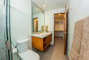 Amazing 2BR PH steps distance from 5th Av by Happy Address - Badezimmer