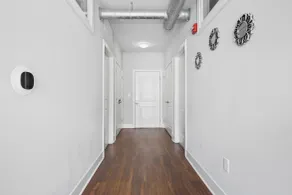 2BR Balcony Suite Gym & Pool Downtown at CityWay - Zimmer