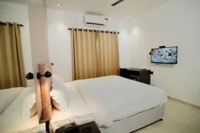 7 The Business Hotel - Room