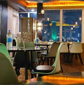 Brill Green Arcade 5min From International Airport - Restaurant