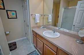 Corbett Drive Home 3 Bedroom by The VIR Group - Badrum