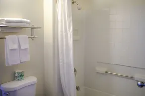 Budget Inn and Suites Stockton Yosemite - Salle de bain