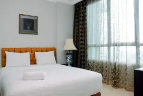 Modern and Luxurious 2BR Essence Dharmawangsa Apartment By Travelio - Værelse