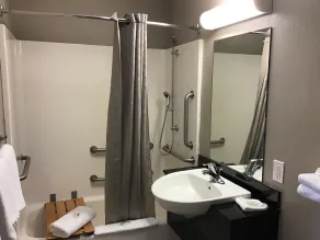 Super 8 by Wyndham Woods Cross/Salt Lake City North - Salle de bain