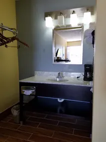Budget Host Inn - Badezimmer