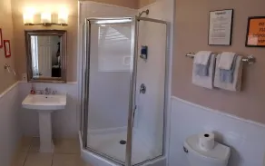 INN LEATHER GUEST HOUSE-GAY MALE ONLY - Bathroom