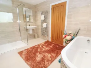 Little Roskrow - Bathroom