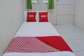 OYO Life 92684 Kost Mutiara Nirwana - Room