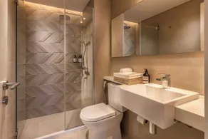 HOUZE Residences - By AVA Rentals - Baño