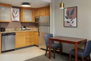 Residence Inn by Marriott Calgary Airport - Chambre