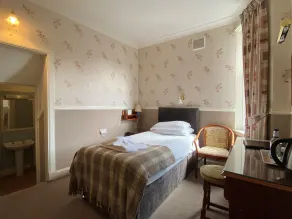 Kings Arms Hotel - Room