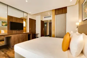 Lemon Tree Hotel Viman Nagar Pune - Room