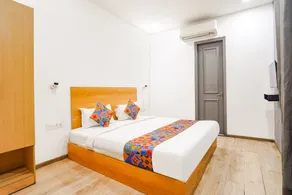Fabhotel The Luxe Inn - Quarto