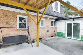 6 Mi to Spectrum Center: Spacious Getaway w/ Deck - Interiør