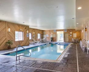 Comfort Inn & Suites Orange - Montpelier - Pool