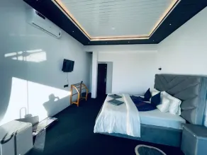 Wood Heart - Room